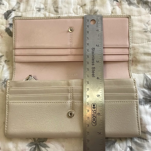 Coach, vintage cream coloured wallet - Picture 8 of 8